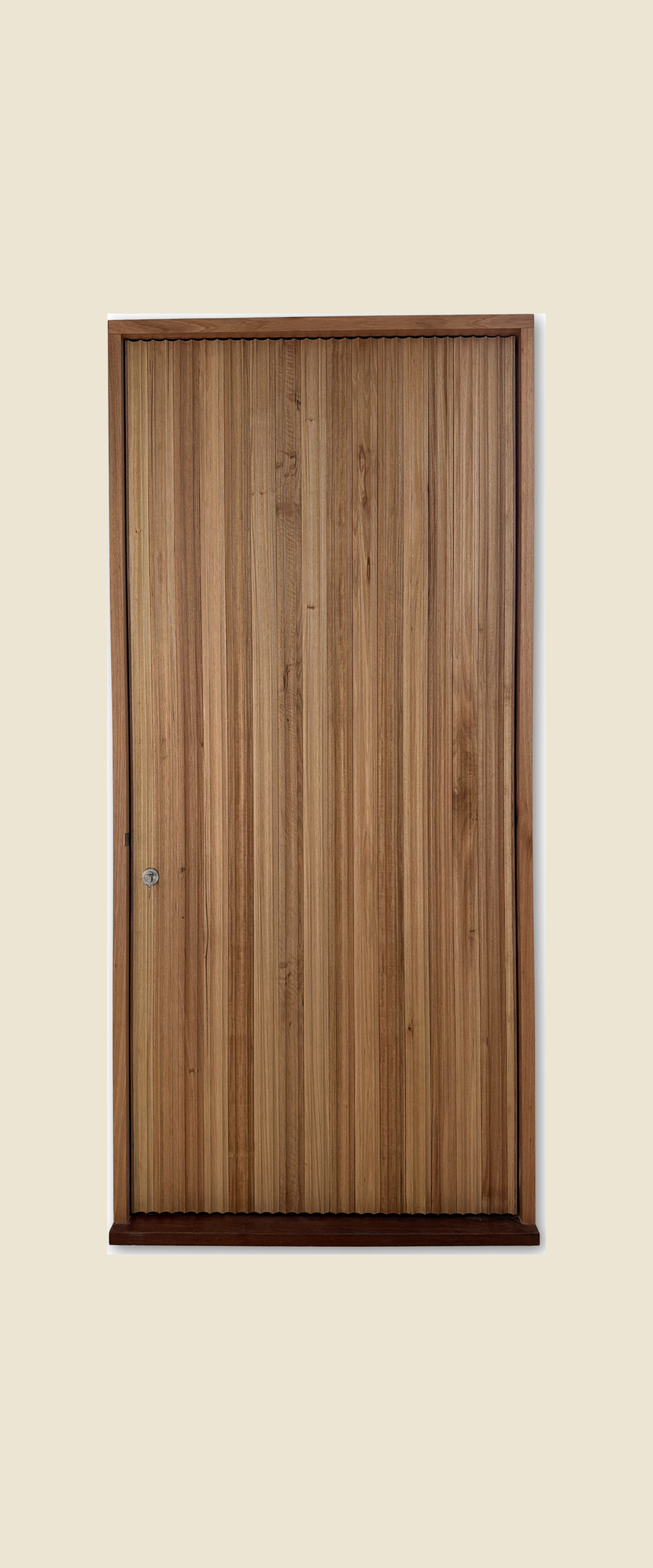 CIRQUE bespoke pivot door, Porta lining board profile