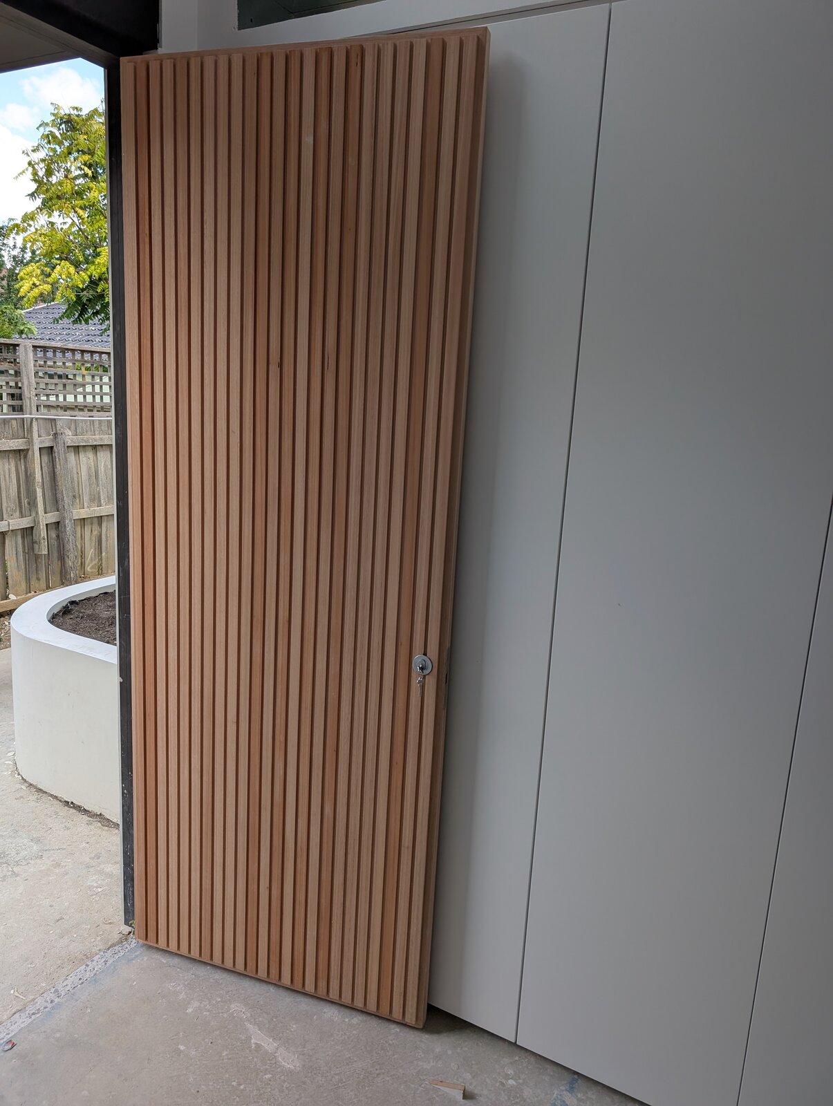 Balwyn batten entrance, facade view